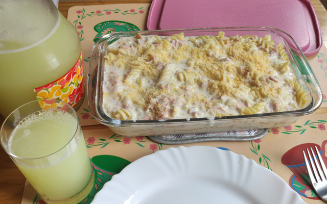 Macarrão com molho branco rápido