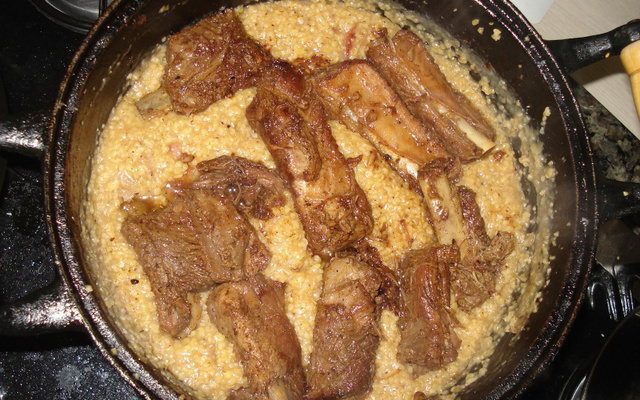 Costelinha de porco com quirera do Rafael Salerno