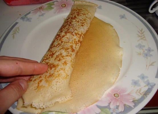 Panqueca doce e leve com recheio de sorvete