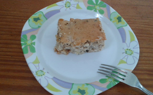 Bolo de maçã com passas, canela e castanha de caju