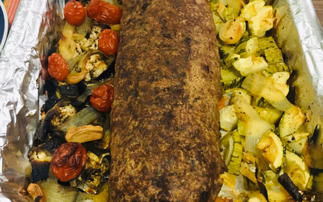 Bolo de carne moída recheado com presunto e mussarela