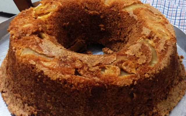Bolo de maçã com casca