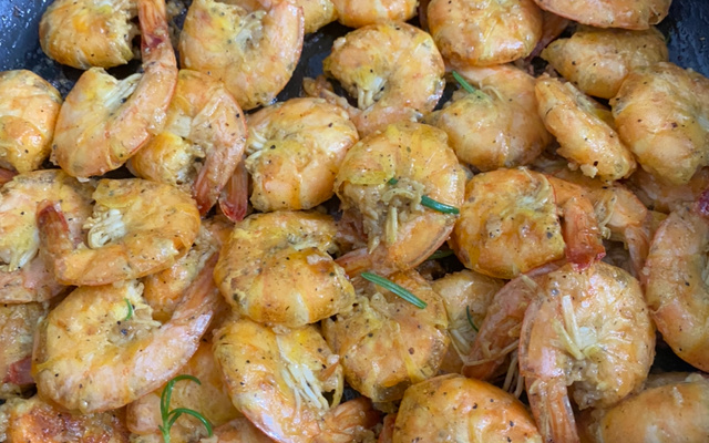 Camarão rosa ao alho e óleo