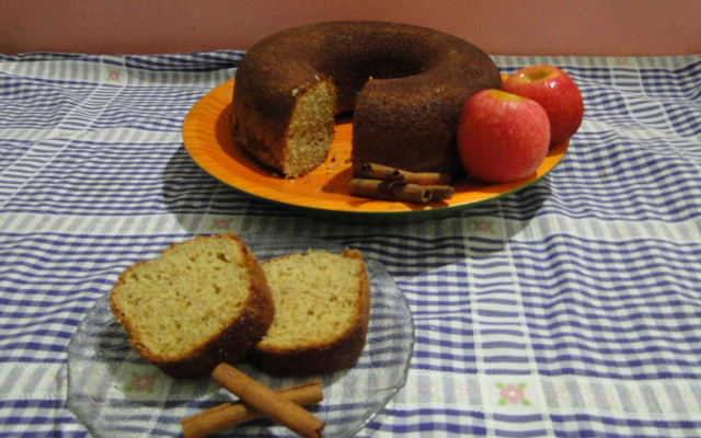 Bolo rápido de maçã com canela