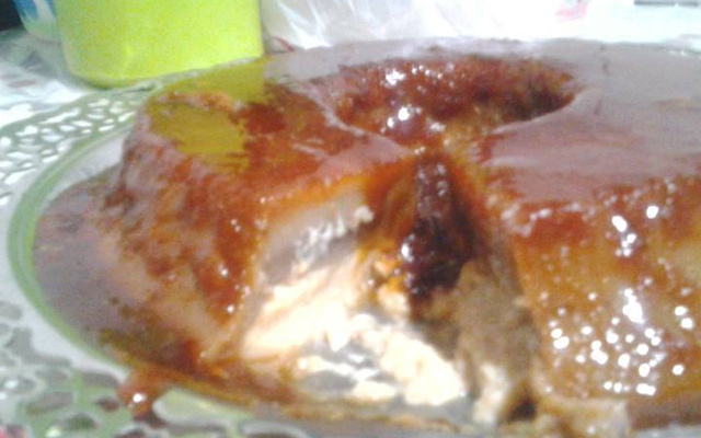 Pudim três cores de pão e chocolate