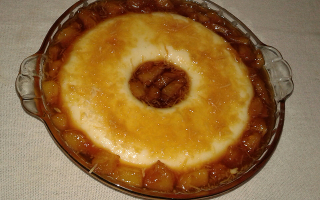 Manjar de coco com calda de abacaxi