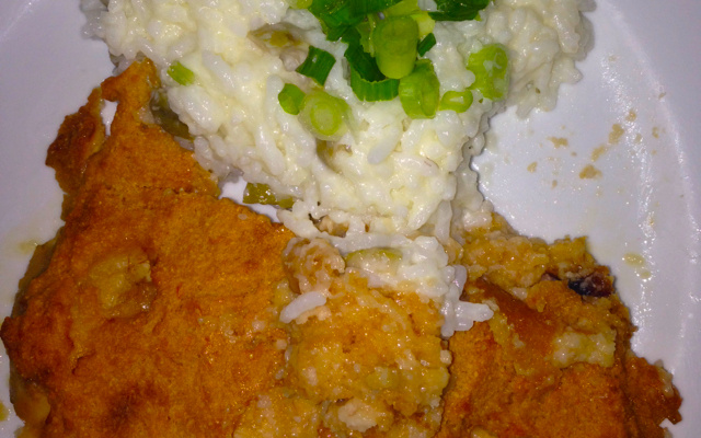 Risoto de limão com filé de frango na crosta de alho e tomate