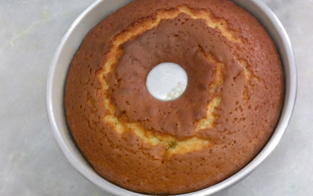 Bolo de laranja fofinho e amanteigado