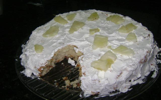Bolo de abacaxi recheado