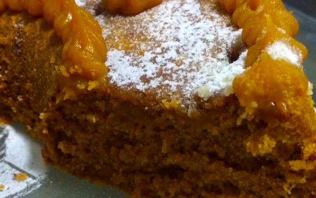 Bolo de canela com doce de leite