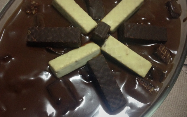 Pavê de creme de avelã e bombom