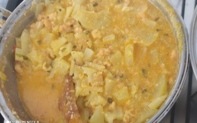 Moqueca de camarão fresco com mamão verde