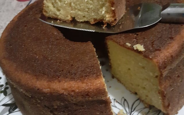 Bolo de cajá simples