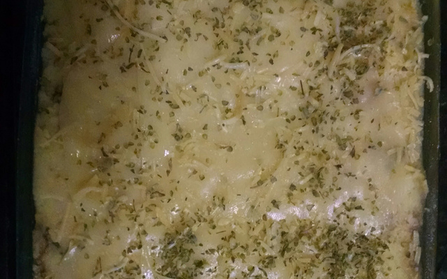 Bolo de batata com salsicha e queijo