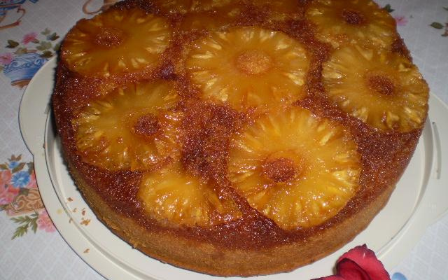 Bolo de abacaxi caramelizado