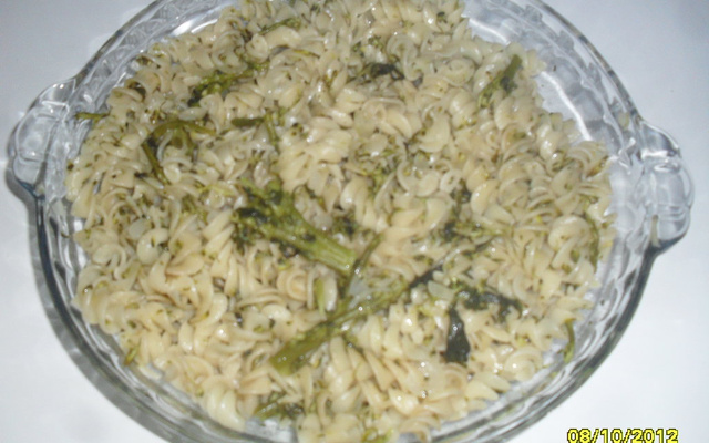 Macarrão alho e óleo com brócolis