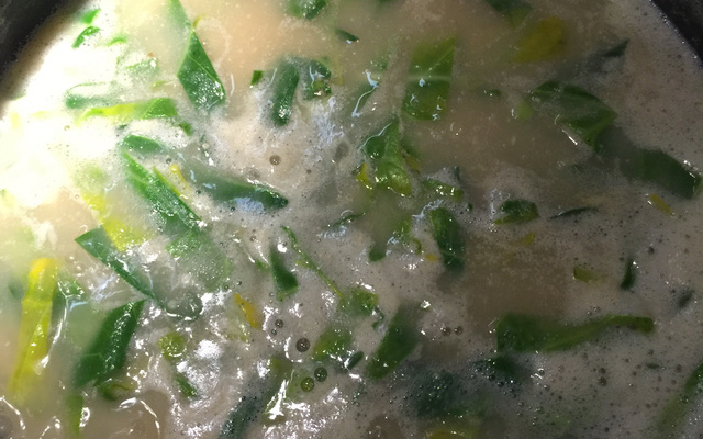 Caldo verde com inhame