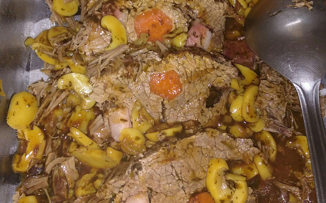 Lagarto recheado ao molho madeira