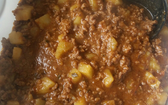 Carne moída com batata