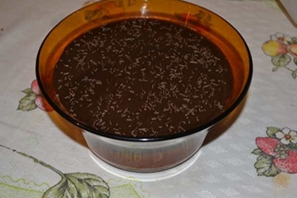 Doce gelado de coco com chocolate