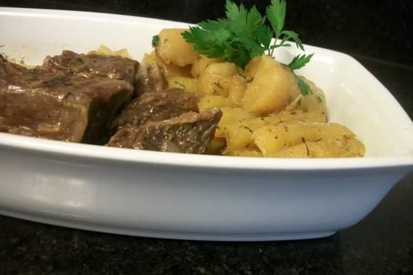 Costela com mandioca