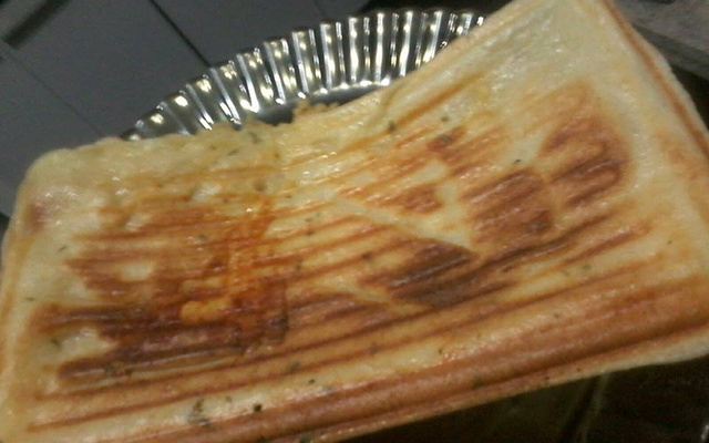 Pão de queijo na sanduicheira