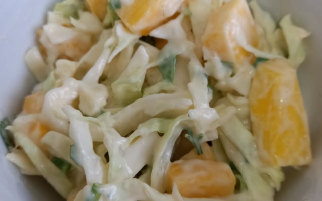 Salada de repolho com manga