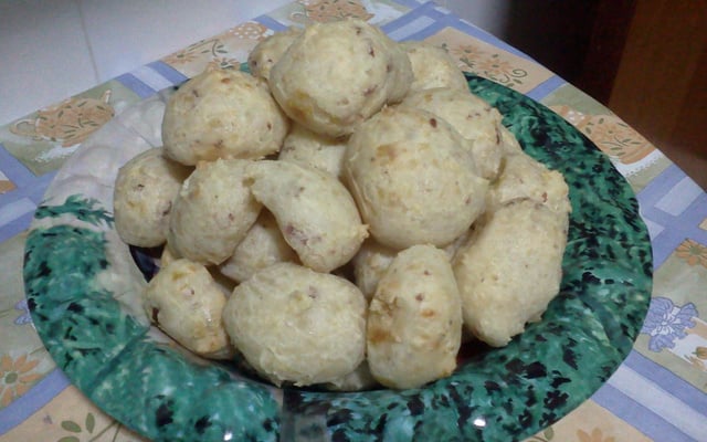 Pão de queijo mineiro