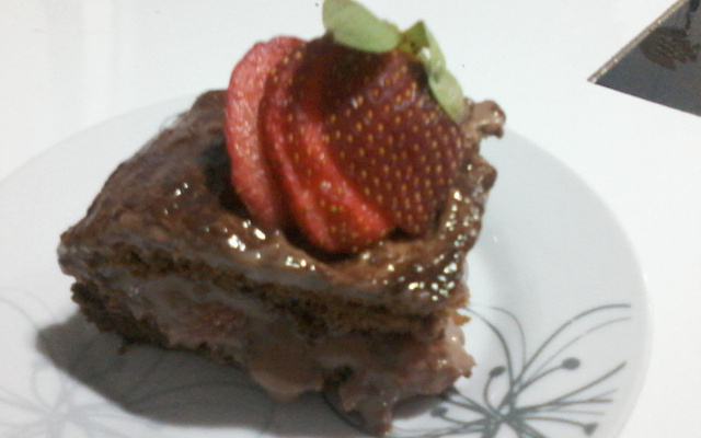 Bolo de chocolate com morango