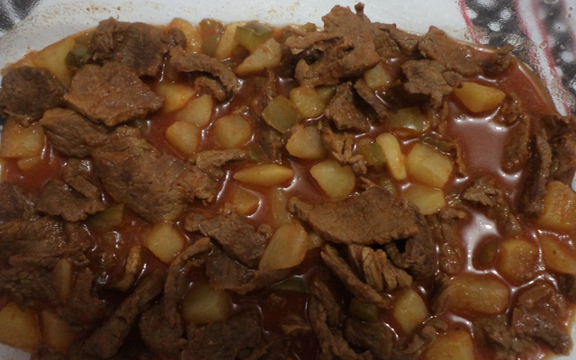 Carne diferente com batatas