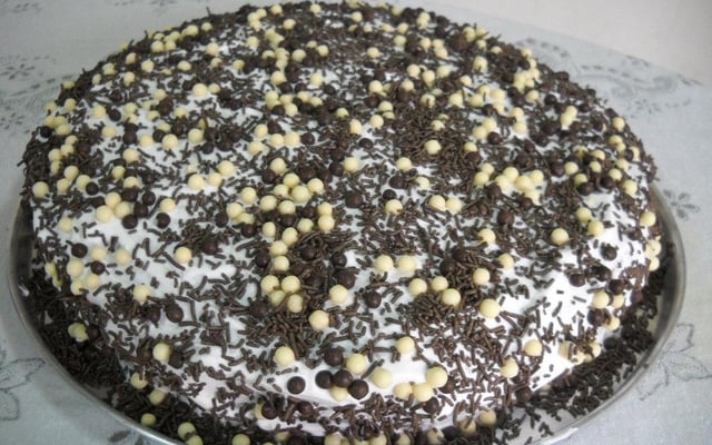 Bolo de chocolate com mousse de danoninho