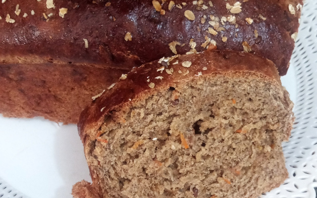 Pão integral de cenoura e iogurte