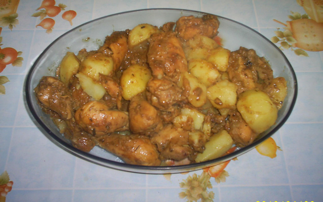 Frango de panela com batatas à moda Rosimeire maravilhoso