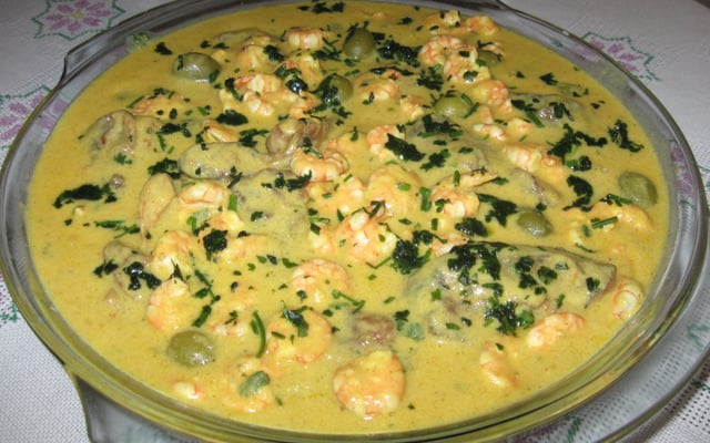 Peixe ao molho com creme de leite e camarão