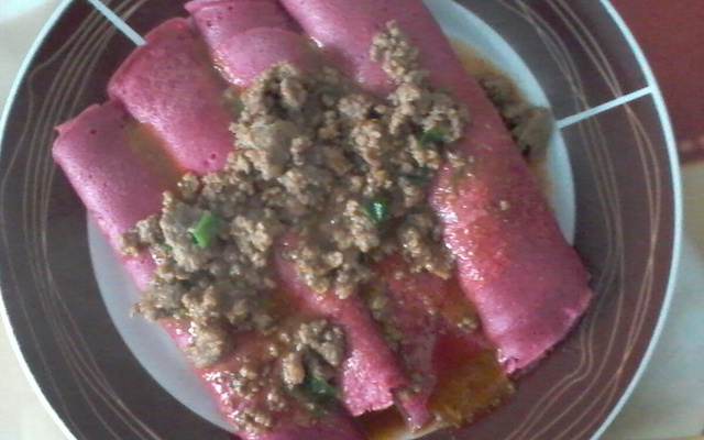 Panqueca de frango (massa colorida)