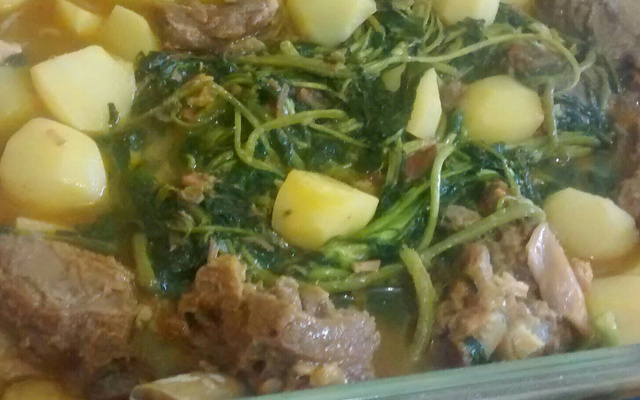 Costela com agrião e batata da Leuza