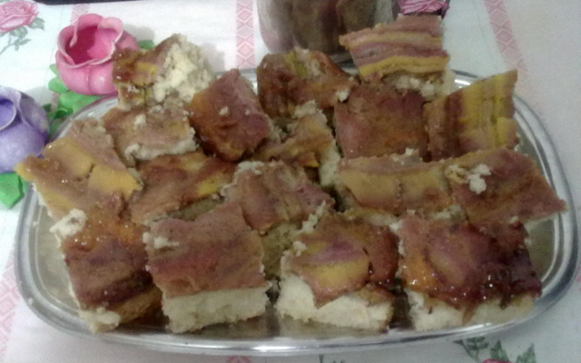 Bolo de banana caramelizada fácil