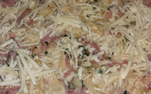 Macarrão com presunto e molho branco