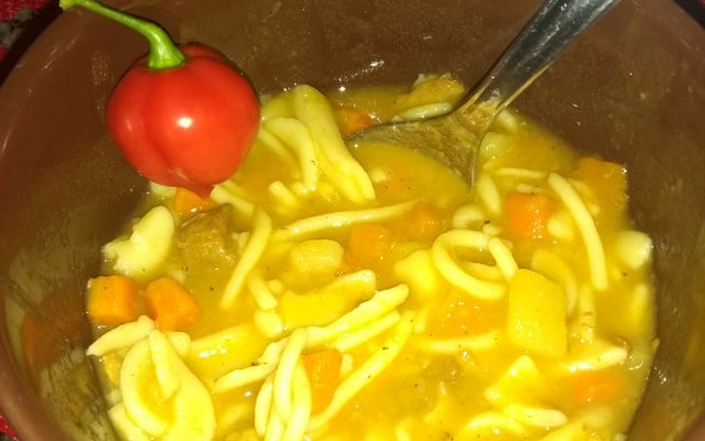 Sopa de legumes com carne do Queidinho