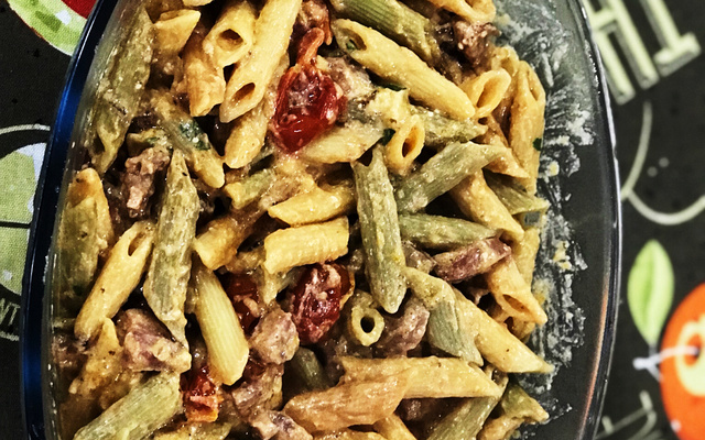 Penne com calabresa na pressão