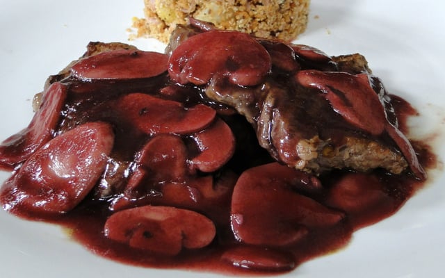Molho de vinho tinto com cogumelos