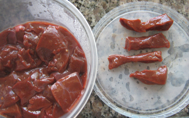 Fígado acebolado de porção