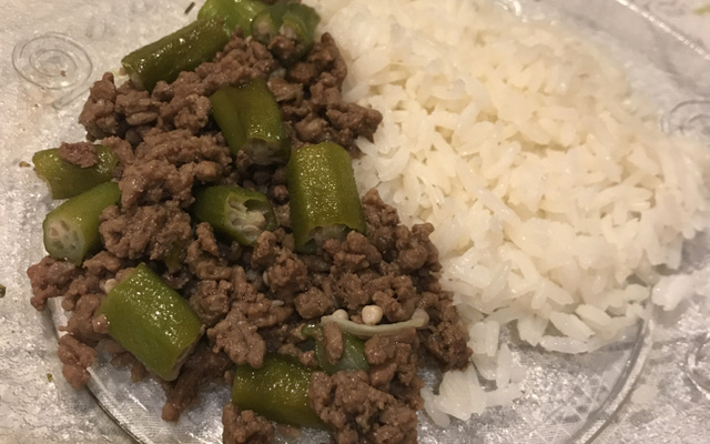 Carne moída com quiabo