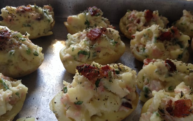 Batata recheada com requeijão e bacon