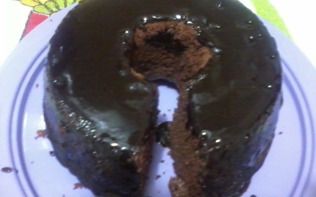 Bolo de chocolate integral com cobertura