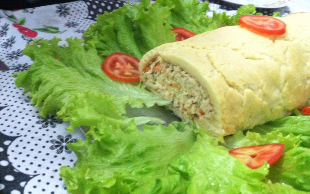 Rocambole de batata recheada com frango