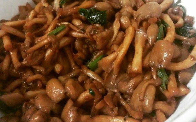 Shimeji na manteiga do bastos