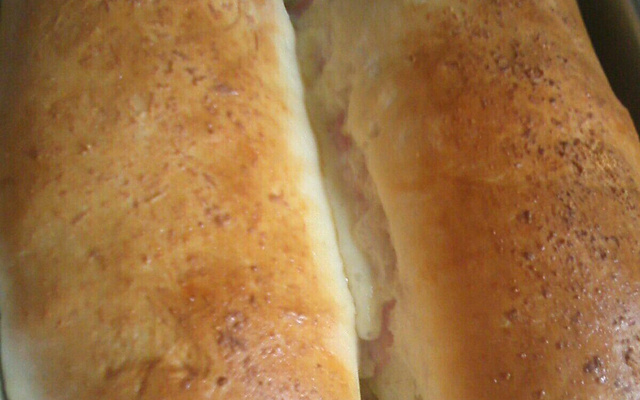 Pão recheado com presunto