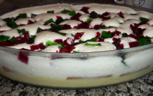 Pavê de pêssego em calda