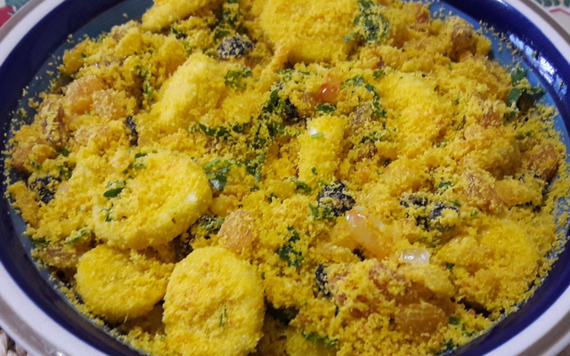 Farofa com banana e uva passa